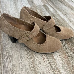 Aerosoles Tan suede heels